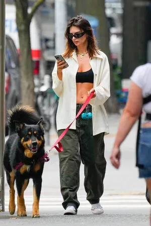 Emily Ratajkowski OnlyFans Leaked Free Thumbnail Picture - #xdmFfDGyEe