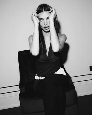 Emily Ratajkowski OnlyFans Leaked Free Thumbnail Picture - #xwueNU4J8r