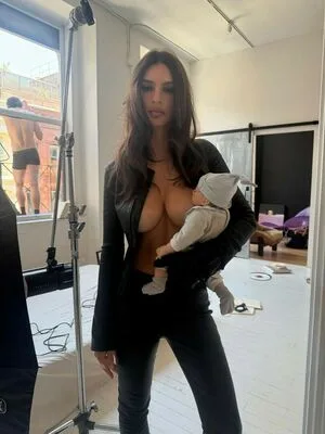Emily Ratajkowski OnlyFans Leaked Free Thumbnail Picture - #yJI4xWUJs5