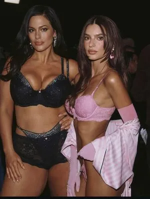 Emily Ratajkowski OnlyFans Leaked Free Thumbnail Picture - #yURWfaN0Ah