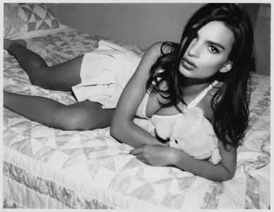 Emily Ratajkowski OnlyFans Leaked Free Thumbnail Picture - #yYEFVWmmZp