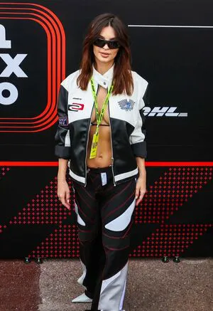 Emily Ratajkowski OnlyFans Leaked Free Thumbnail Picture - #z8q6TBOnNP