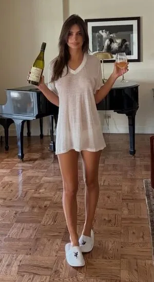 Emily Ratajkowski OnlyFans Leaked Free Thumbnail Picture - #zOWgRXhgTR