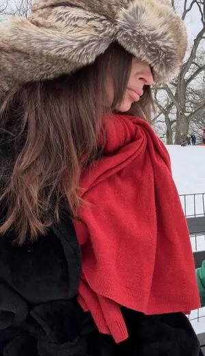 Emily Ratajkowski OnlyFans Leaked Free Thumbnail Picture - #zhudyjk8zA