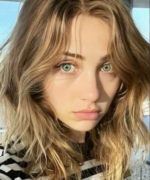Emily Rudd OnlyFans Leaked Free Thumbnail Picture - #x4naT3Thk1