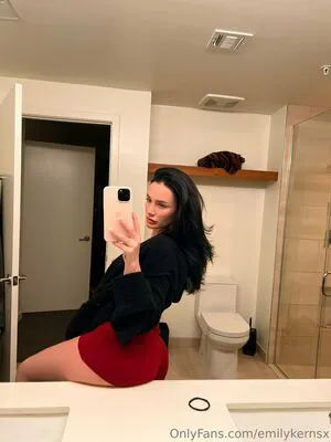 Emilykernsx OnlyFans Leaked Free Thumbnail Picture - #TEqZlyFest