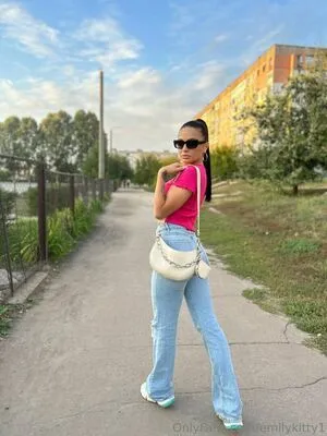 Emilykitty1 OnlyFans Leaked Free Thumbnail Picture - #4sujvdr1L5