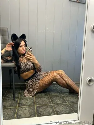 Emilykitty1 OnlyFans Leaked Free Thumbnail Picture - #TsazQDLRY2