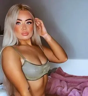Emilymarlor OnlyFans Leaked Free Thumbnail Picture - #a1GUGjItll