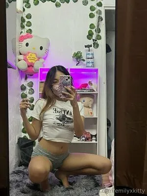 Emilyxkitty OnlyFans Leaked Free Thumbnail Picture - #HOfbCRIFLV