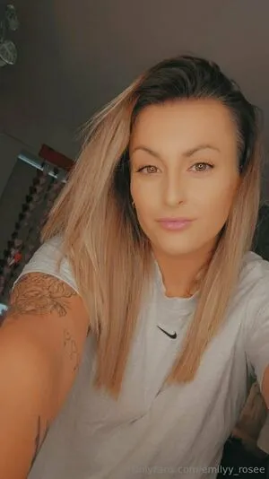 Emilyy Rosee OnlyFans Leaked Free Thumbnail Picture - #FsWZoEUC45