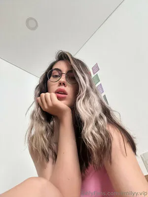 Emilyy Vip OnlyFans Leaked Free Thumbnail Picture - #4MFdSKP4hV