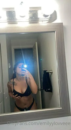 Emilyylovveee OnlyFans Leaked Free Thumbnail Picture - #gsvjqEXKax