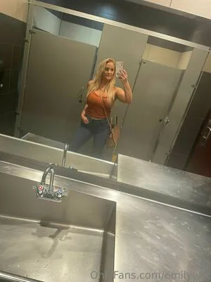 Emilyyxx OnlyFans Leaked Free Thumbnail Picture - #0FJ55i59ql