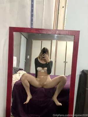 Emilyzoe2030 OnlyFans Leaked Free Thumbnail Picture - #OnsSXwo2Ah