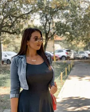 Emina Jahi OnlyFans Leaked Free Thumbnail Picture - #5L4cg7Bu60