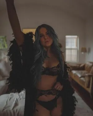 Emlyn OnlyFans Leaked Free Thumbnail Picture - #b3Em3iZbFo