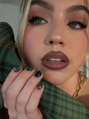 Emma Brooks OnlyFans Leaked Free Thumbnail Picture - #bXWZbOmLIA