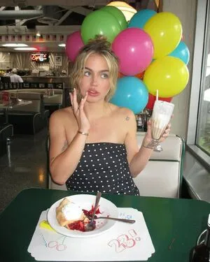 Emma Brooks OnlyFans Leaked Free Thumbnail Picture - #1xh11SLonT