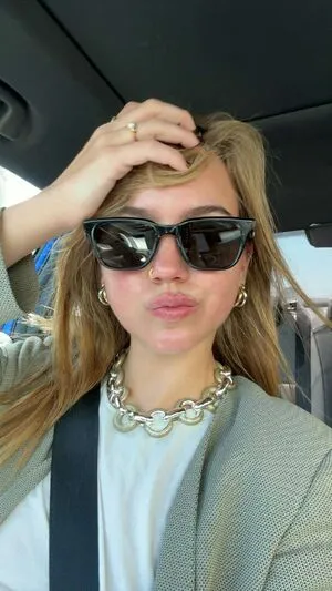 Emma Brooks OnlyFans Leaked Free Thumbnail Picture - #4mWQQfV6kY