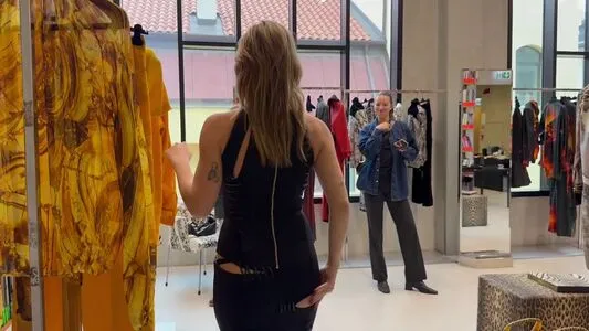 Emma Brooks OnlyFans Leaked Free Thumbnail Picture - #B7sFIlhv85