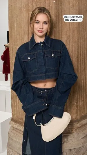 Emma Brooks OnlyFans Leaked Free Thumbnail Picture - #J0DinO5nge