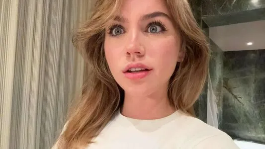 Emma Brooks OnlyFans Leaked Free Thumbnail Picture - #OlTDLabSC4