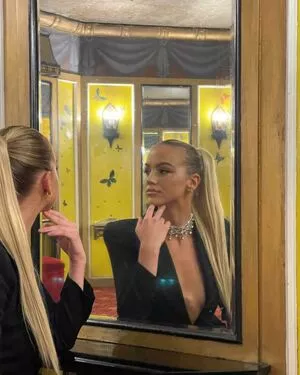 Emma Brooks OnlyFans Leaked Free Thumbnail Picture - #THizhVebQ8