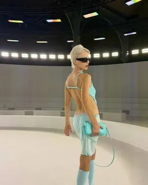 Emma Chamberlain OnlyFans Leaked Free Thumbnail Picture - #3M8vL2ujGw