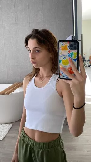 Emma Chamberlain OnlyFans Leaked Free Thumbnail Picture - #3PQwdee8TM