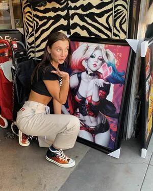 Emma Chamberlain OnlyFans Leaked Free Thumbnail Picture - #5VzJSJ59Rk