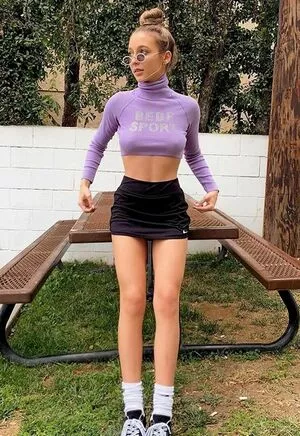 Emma Chamberlain OnlyFans Leaked Free Thumbnail Picture - #Ma5isBzeyl