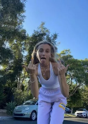 Emma Chamberlain OnlyFans Leaked Free Thumbnail Picture - #SMQAyN2flQ