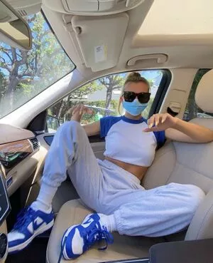 Emma Chamberlain OnlyFans Leaked Free Thumbnail Picture - #UT92N7wr8C