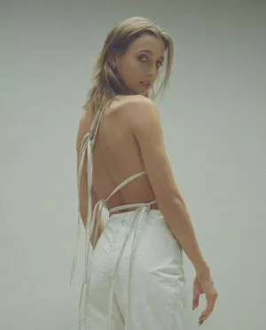 Emma Chamberlain OnlyFans Leaked Free Thumbnail Picture - #YLEcAuIdWS