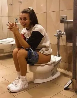 Emma Chamberlain OnlyFans Leaked Free Thumbnail Picture - #ZPCpIRogIZ