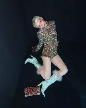 Emma Chamberlain OnlyFans Leaked Free Thumbnail Picture - #b3P8GrFSne