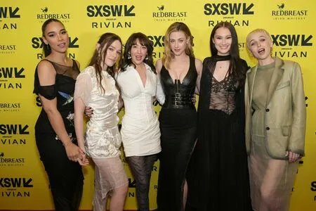 Emma Chamberlain OnlyFans Leaked Free Thumbnail Picture - #fdGumsrSOI