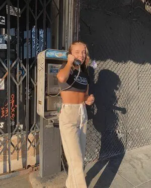 Emma Chamberlain OnlyFans Leaked Free Thumbnail Picture - #n2vVHSpfMm