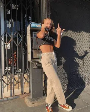 Emma Chamberlain OnlyFans Leaked Free Thumbnail Picture - #npb7DoANMy