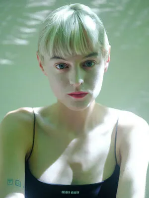 Emma Corrin OnlyFans Leaked Free Thumbnail Picture - #5kBrlpFj1v