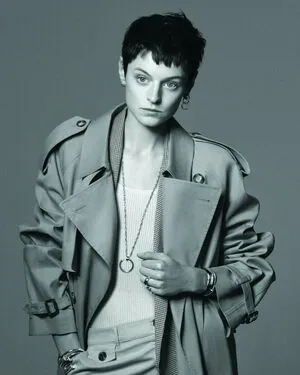 Emma Corrin OnlyFans Leaked Free Thumbnail Picture - #Cr1d6RlPPM