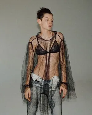 Emma Corrin OnlyFans Leaked Free Thumbnail Picture - #M2naT7jMpl