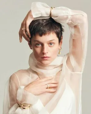 Emma Corrin OnlyFans Leaked Free Thumbnail Picture - #dpX37JtDMi