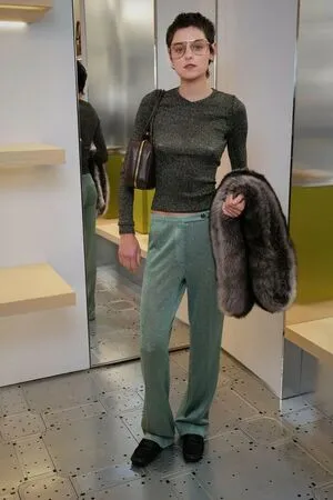 Emma Corrin OnlyFans Leaked Free Thumbnail Picture - #zMXaqj3fxu