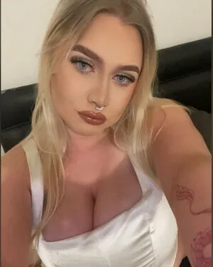 Emma H OnlyFans Leaked Free Thumbnail Picture - #K1C8MHxMB1