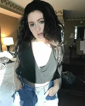 Emma Kenney OnlyFans Leaked Free Thumbnail Picture - #HJMol81NZE