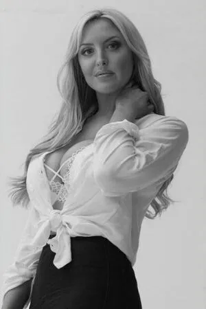 Emma Louise Jones Eljonesuk OnlyFans Leaked Free Thumbnail Picture - #G1qdOsAhAR