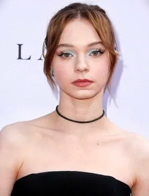 Emma Myers OnlyFans Leaked Free Thumbnail Picture - #1UfSaSFyzm