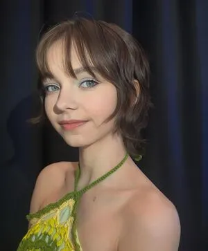 Emma Myers OnlyFans Leaked Free Thumbnail Picture - #SzIaP4Jbz5